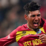 Motie retorna com três postigos; WI garante vitória por 30 corridas no Estádio Wankhede