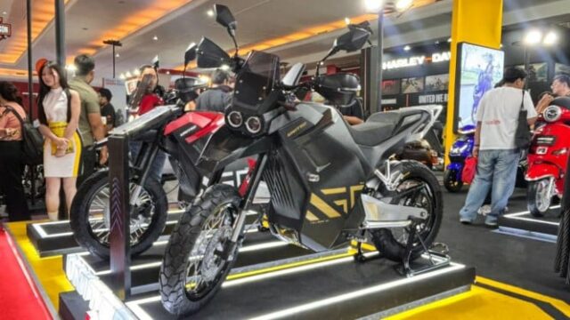 Motocicletas elétricas de trilha fabricadas localmente estão em destaque no IIMS 2026
