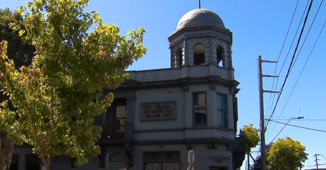 Motorista de carona acusado de supostamente estuprar passageira em Melbourne
