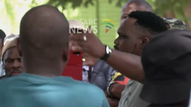 Movimento de liquidação pela mina onde os mineiros permanecem presos
