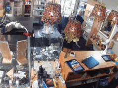 ‘Muito assustador’: joalheiro de Melbourne atingido com martelo durante assalto em plena luz do dia Roubo em Berwick