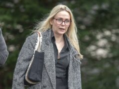 Mulher ‘controladora’ que ‘fingiu gravidez, bombardeou ex-amante com mensagens e postou pornografia de vingança online aparece no tribunal Lisa Roberts, 37, enfrenta um julgamento no Mold Crown Court depois de se declarar inocente de acusações de perseguição, controle coercitivo e pornografia de vingança