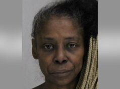 Mulher do Texas supostamente assassinada filha em meio a briga por álcool roubado Namorada acusada de assassinato após matar namorado na véspera de Natal