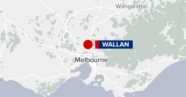 Mulher morre após caminhão e carro colidirem no norte de Melbourne
