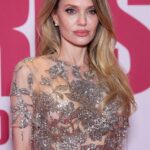 A atriz vencedora do Oscar Angelina Jolie teve seus seios e ovários removidos depois que sua mãe morreu de câncer de ovário e ela descobriu que tinha um gene BRCA “defeituoso”.