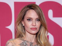 Mulheres recrutadas para teste de novo absorvente “revolucionário” que os cientistas esperam poder detectar câncer de ovário A atriz vencedora do Oscar Angelina Jolie teve seus seios e ovários removidos depois que sua mãe morreu de câncer de ovário e ela descobriu que tinha um gene BRCA “defeituoso”.