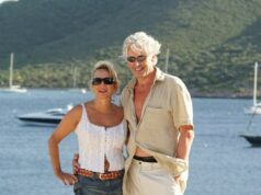 Multimilionário é forçado a reduzir os planos para sua mansão Sandbanks de £ 8,8 milhões após uma oferta para torná-la a casa mais alta da rua O casal milionário Deborah e John Yeoman, na foto, foi forçado a reduzir os planos para sua mansão Sandbanks de £ 8,8 milhões