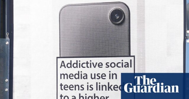 Mumsnet pede proibição de mídia social para menores de 16 anos com advertências de saúde semelhantes às do cigarro
