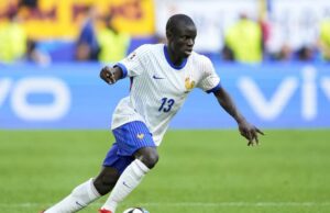 N’Golo Kante se junta ao clube turco Fenerbahçe após atraso na transferência N'Golo Kante se junta ao clube turco Fenerbahçe após atraso na transferência