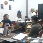 Não aceitando que seu filho fosse repreendido, um professor de madrasa em Sampang foi perseguido pelos pais de seus alunos