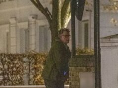 Não há alívio para Mandelson? O ex-Lorde envergonhado ainda enfrenta ser questionado por urinar contra um muro de jardim após uma visita noturna à casa de George Osborne em Notting Hill Peter Mandelson foi pego fazendo suas necessidades contra um muro de jardim depois de uma visita noturna à casa de George Osborne em Notting Hill, em novembro.