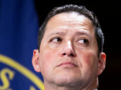 ‘Não vou renunciar’: o deputado Tony Gonzales desafia os apelos do Partido Republicano para renunciar por causa de um suposto caso com um assessor 'Não vou renunciar': o deputado Tony Gonzales desafia os apelos do Partido Republicano para renunciar por causa de um suposto caso com um assessor