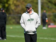 Nathaniel Hackett rejeita Dolphins para se tornar coordenador ofensivo dos Cardinals Nathaniel Hackett observa o treino em Florham Park, NJ.