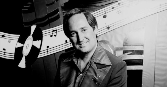 Neil Sedaka, compositor e hitmaker de várias gerações, morre aos Neil Sedaka, compositor e hitmaker de várias gerações, morre aos 86 anos