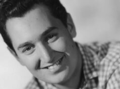 Neil Sedaka, lendário hitmaker da fama de ‘Breaking Up Is Hard to Do’, morre aos 86 anos Thom Yorke e Jonny Greenwood do The Smile se apresentando no palco