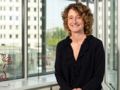 Petição em apoio à chefe da Berlinale, Tricia Tuttle, ultrapassa 1.200 nomes da indústria cinematográfica, incluindo Sean Baker, Todd Haynes e Tilda Swinton Nenhuma decisão foi alcançada sobre o futuro da chefe do Festival de Cinema de Berlim, Tricia Tuttle