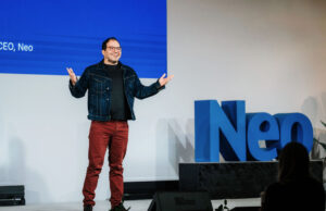 Neo de Ali Partovi pretende derrubar o modelo do acelerador com termos de baixa diluição Neo de Ali Partovi pretende derrubar o modelo do acelerador com termos de baixa diluição