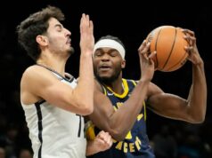 Nets perdem liderança tardia em derrota feia para Pacers – mas ganham impulso na corrida de tanques Jarace Walker, do Indiana, que marcou 23 pontos, a melhor marca do jogo, tenta atacar Ben Saraf durante a derrota do Nets por 115-110 para o Pacers em 11 de fevereiro de 2026 no Barclays Center.