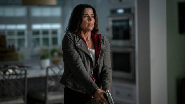 Neve Campbell não poderia 'viver comigo mesma' se aceitasse o cheque de pagamento injusto do 'Scream 6': 'Meu valor para esta franquia era maior'
