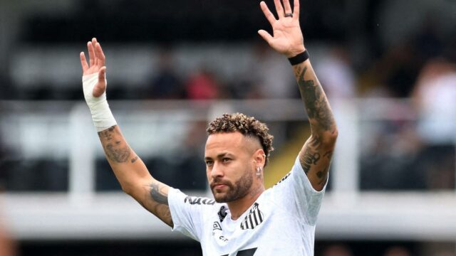 Neymar marca dois gols históricos pelo Santos e reforça hipótese de estar na seleção brasileira para a Copa do Mundo
