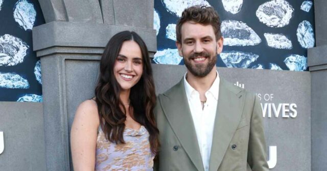 Nick Viall, solteiro, e sua esposa grávida Natalie Joy revelam sexo de gêmeos
