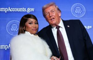 Nicki Minaj recebe Bíblia autografada de Donald Trump e a chama de ‘significativa’ GettyImages-2213665398 Nicki Minaj fala sobre tentativa de credor de confiscar casa