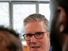 Nigel Farage força Starmer a humilhar a redução das eleições locais enquanto o governo ABANDONA o plano de adiar a votação de milhões Os ministros abandonaram os esforços para adiar as eleições do conselho em outra reviravolta extraordinária de Keir Starmer