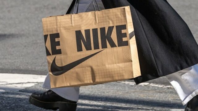 A Nike está enfrentando questionamentos sobre alegações de que administrava programas de desenvolvimento de pessoal racialmente seletivos.