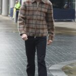 Alguns dos maiores nomes da música chegaram a Manchester enquanto a cidade se prepara para sediar seu primeiro BRIT Awards (apresentador Jack Whitehall na foto ontem)