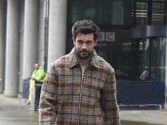 Noite antes dos BRITs: Celebridades chegam a Manchester para uma noite de festa embriagada enquanto Sharon Osbourne e Robbie Williams são vistos – mas o apresentador ‘tenso’ Jack Whitehall opta por passar a noite com a noiva Alguns dos maiores nomes da música chegaram a Manchester enquanto a cidade se prepara para sediar seu primeiro BRIT Awards (apresentador Jack Whitehall na foto ontem)