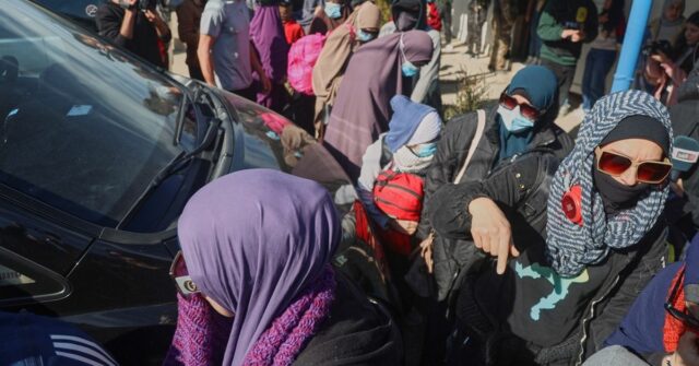 'Noiva do ISIS' proibida de retornar, ministro confirma passaportes 'Noiva do ISIS' proibida de retornar, ministro confirma passaportes