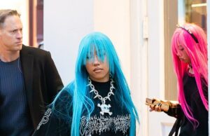 North West, 12, lançará império de moda e joias enquanto a mãe Kim Kardashian registra TRÊS marcas registradas North, 12 anos, filha pré-adolescente de Kim Kardashian e Kanye West, está prestes a lançar sua própria marca de moda e joias; North é fotografado no sábado em Nova York