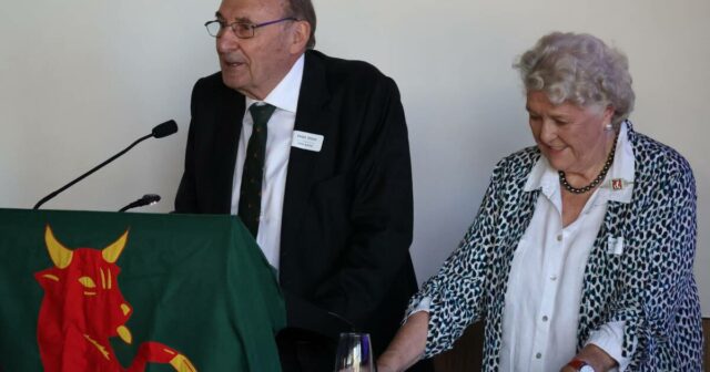 Nuffield Scholar da década de 1960 reconhecido por contribuições para Nuffield Scholar da década de 1960 reconhecido por contribuições para a Austrália