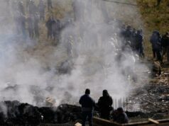 Número de mortos sobe para 22 após avião de carga que transportava dinheiro cair perto da capital da Bolívia Número de mortos sobe para 22 após avião de carga que transportava dinheiro cair perto da capital da Bolívia