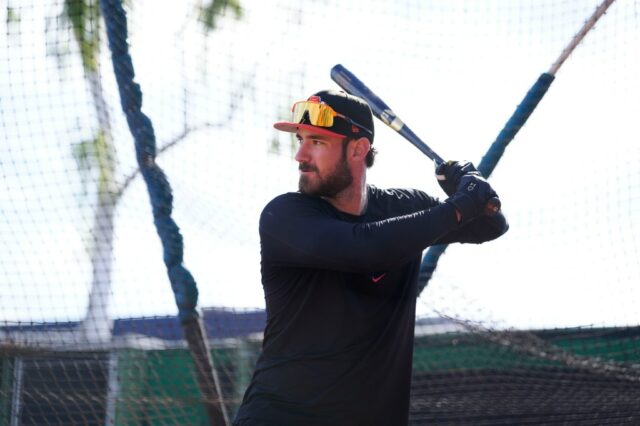 'Nunca se sabe': Eldridge do SF Giants começa a transar com bolas voadoras externas, mas o foco permanece na primeira base
