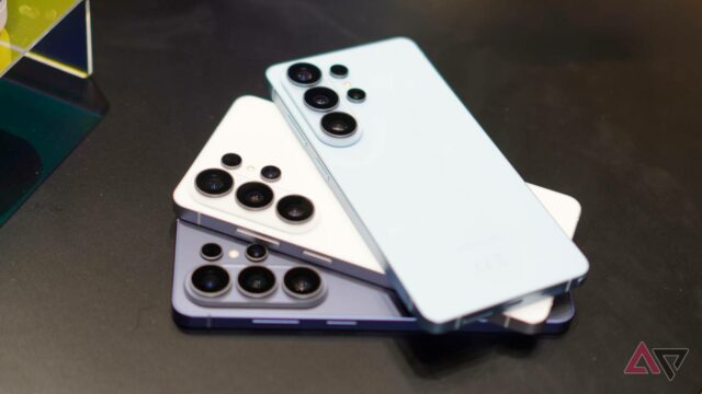 Uma pessoa segurando o Samsung Galaxy S26 Ultra