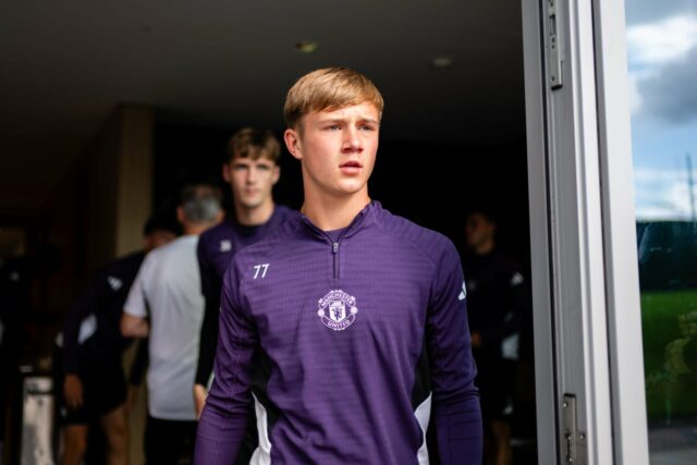 O Man Utd tem o próximo David Beckham, ele está batendo na porta do time principal de Michael Carrick após a última exibição
