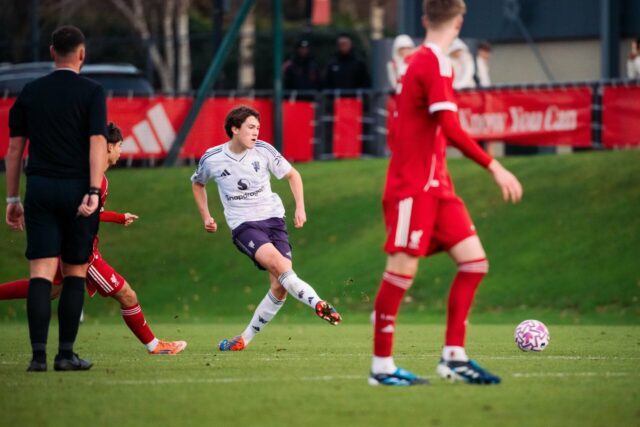 O Man Utd tem uma versão canhota e mais rápida de Harry Maguire na academia, a comparação é inegável
