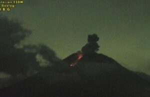 O Monte Semeru entrou em erupção três vezes na noite de segunda-feira, a altura da erupção atingiu 1 km O Monte Semeru entrou em erupção três vezes na noite de segunda-feira, a altura da erupção atingiu 1 km