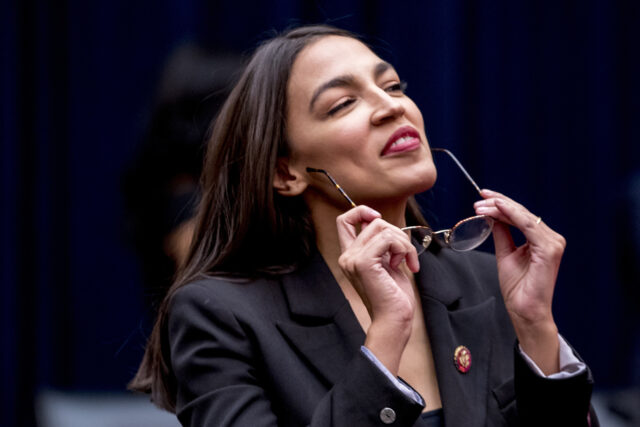 A deputada Alexandria Ocasio-Cortez, DN.Y., fala durante um 