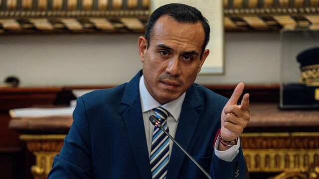 O Peru afunda ainda mais no caos quando o sétimo presidente em dez anos é deposto no escândalo 'Chifagate'
