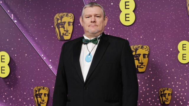 O advogado de Tourette, John Davidson, diz que está 'mortificado' após incidente involuntário de calúnias nos BAFTAs com elenco de 'pecadores'
