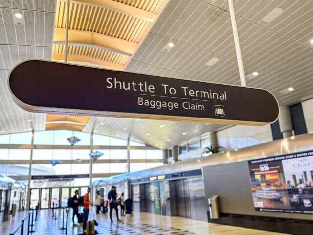 O aeroporto de Tampa proibiu crocs e pijamas? O que saber após a declaração
