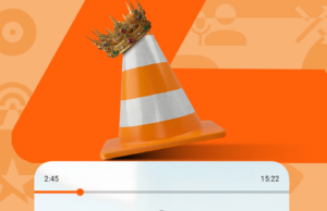 O aplicativo da velha escola que ainda é melhor do que qualquer serviço de streaming moderno Mascote Android verde espiando por trás de um grande cone de trânsito VLC laranja em um fundo estampado.