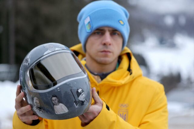 O atleta olímpico ucraniano Vladyslav Heraskevych foi desclassificado por causa do ‘capacete da lembrança’
