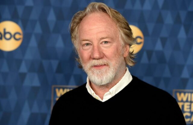 O ator Timothy Busfield indiciado por 4 acusações de contato sexual com uma criança
