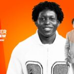 O ator da 'Indústria' Toheeb Jimoh analisa sua grande cena de karaokê, "Vibes for Kwabena" de Gana e se ele retornará a 'Ted Lasso'