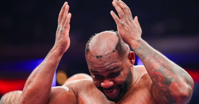 O boxeador Jarrell Miller leva um soco na peruca durante Giants QB Jaxson Dart parece iniciar relacionamento com Anthony Joshua Jake Paul Ring Girl