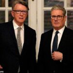 Sir Keir Starmer escolheu a dedo Lord Mandelson como embaixador dos EUA antes de ser forçado a demiti-lo em setembro por causa de suas ligações com o pedófilo Jeffrey Epstein, que morreu em 2019