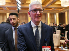 O choque Siri da Apple está emitindo um aviso que os touros da AAPL não podem ignorar A iniciativa Siri da Apple ficou ainda mais complicada. Foto de Bloomberg no Getty Images